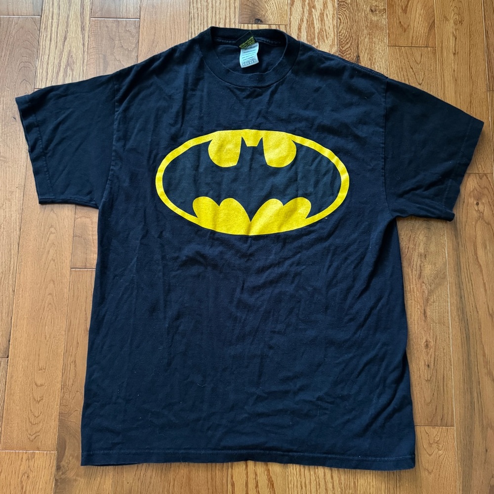 Warner Bros. Black Tee with Yellow Batman Emblem Size L